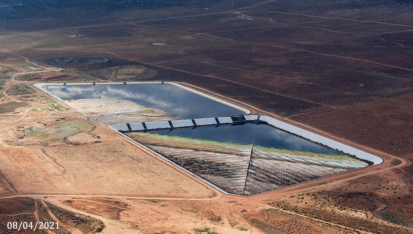 Exposed waste in cell 4B (at bottom) Exposed waste in cell 4B (at bottom)